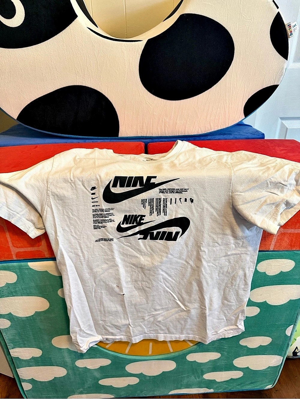 Nike The Nike Tee Graphic Tee White Size Medium